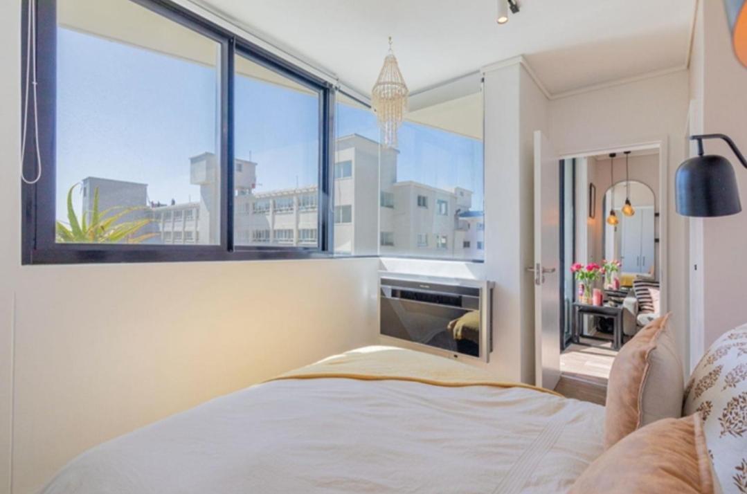 Flamingo Sunset Apartment
